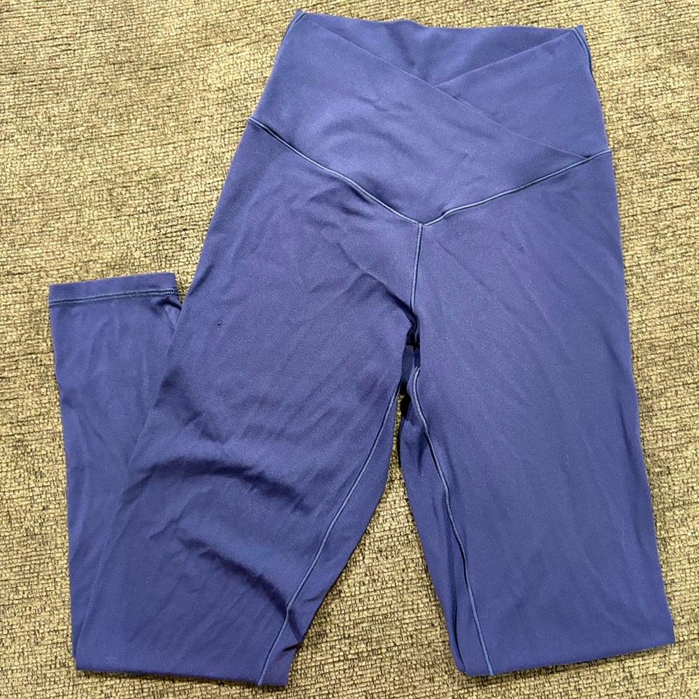 American eagle crossover leggings 
Royal Navy - color 
Size medium